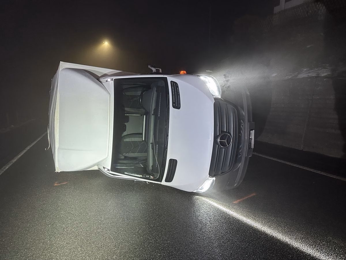 Lieferwagen-Unfall in Lutzenberg: Fahrer verletzt, hohe Schäden!