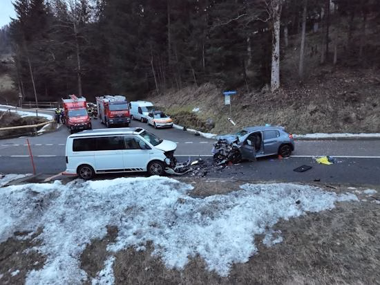 Schock unterm Schwarzsee: Vier Verletzte bei Frontalzusammenstoß!