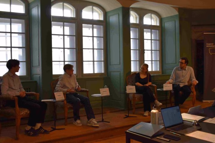Schüler debattieren beim YES-Wettbewerb: Wer überzeugt in Freiburg?