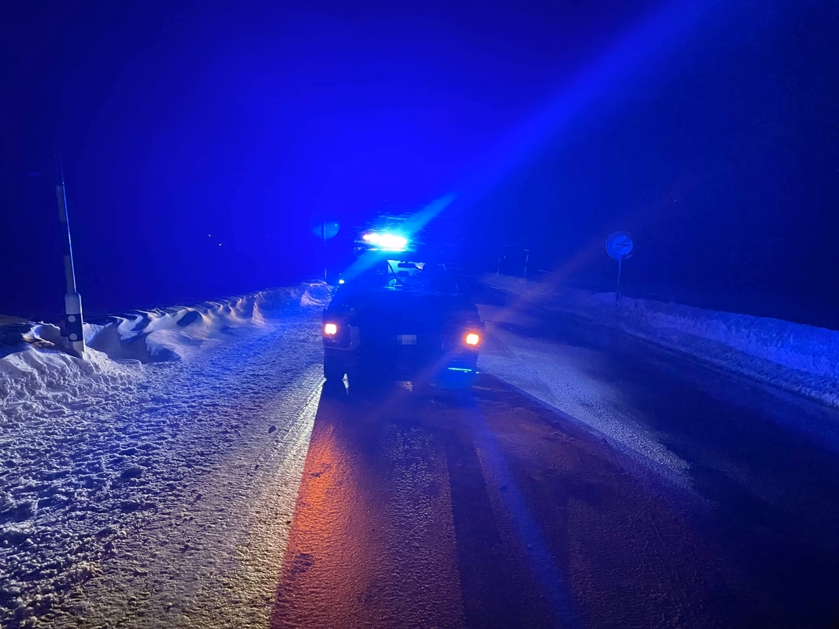 Verkehrsunfall in Casaccia: Drei Verletzte auf vereister Fahrbahn!
