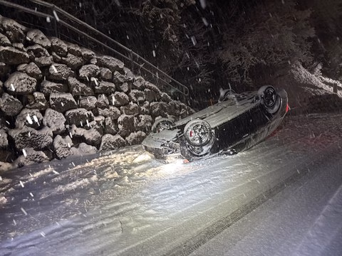 Winterchaos in Appenzell: Mehrere Unfälle nach Schneefall!