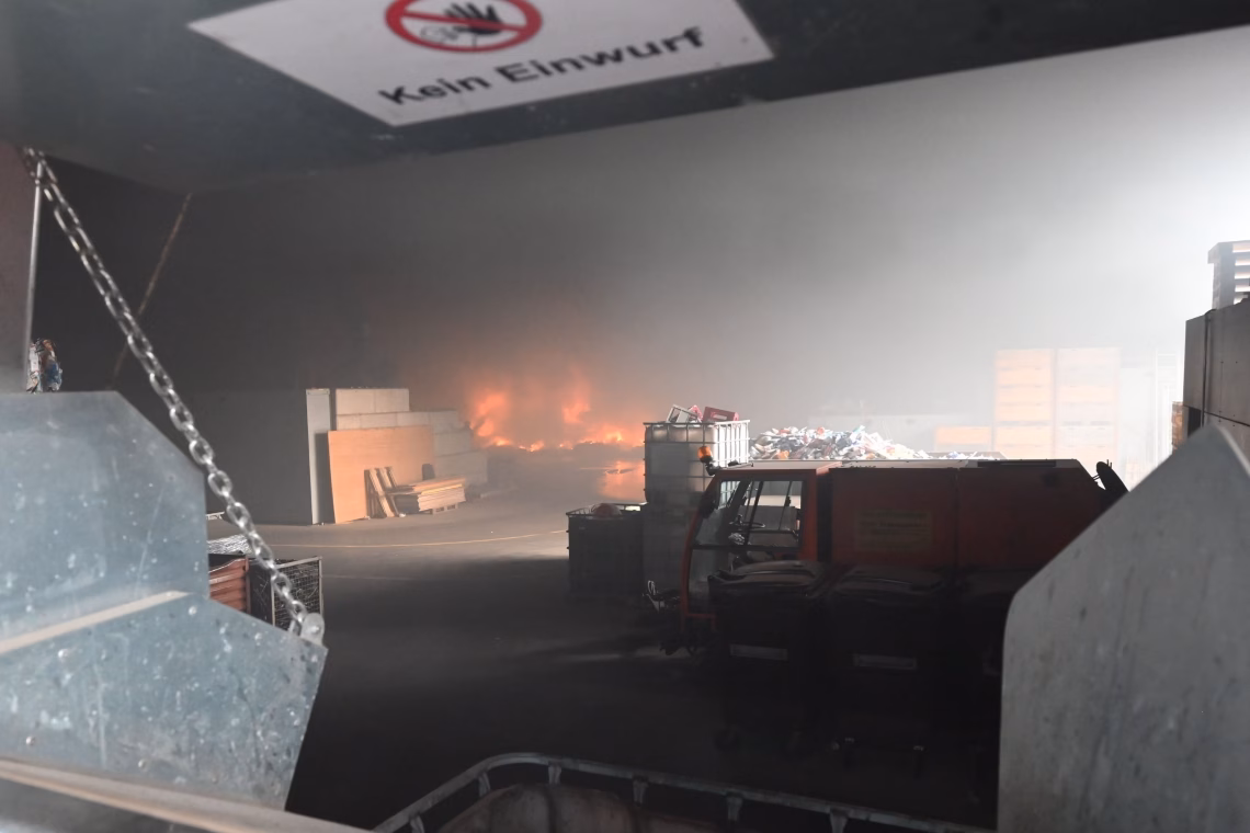 Brandalarm im Recyclingbetrieb: 100.000 Franken Schaden in St. Gallen!