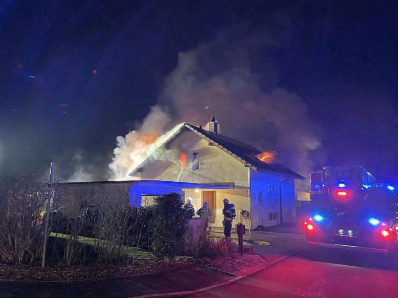 Brandalarm in Courtaman: Zwei Bewohner nach Kerzen-Unfall verletzt!