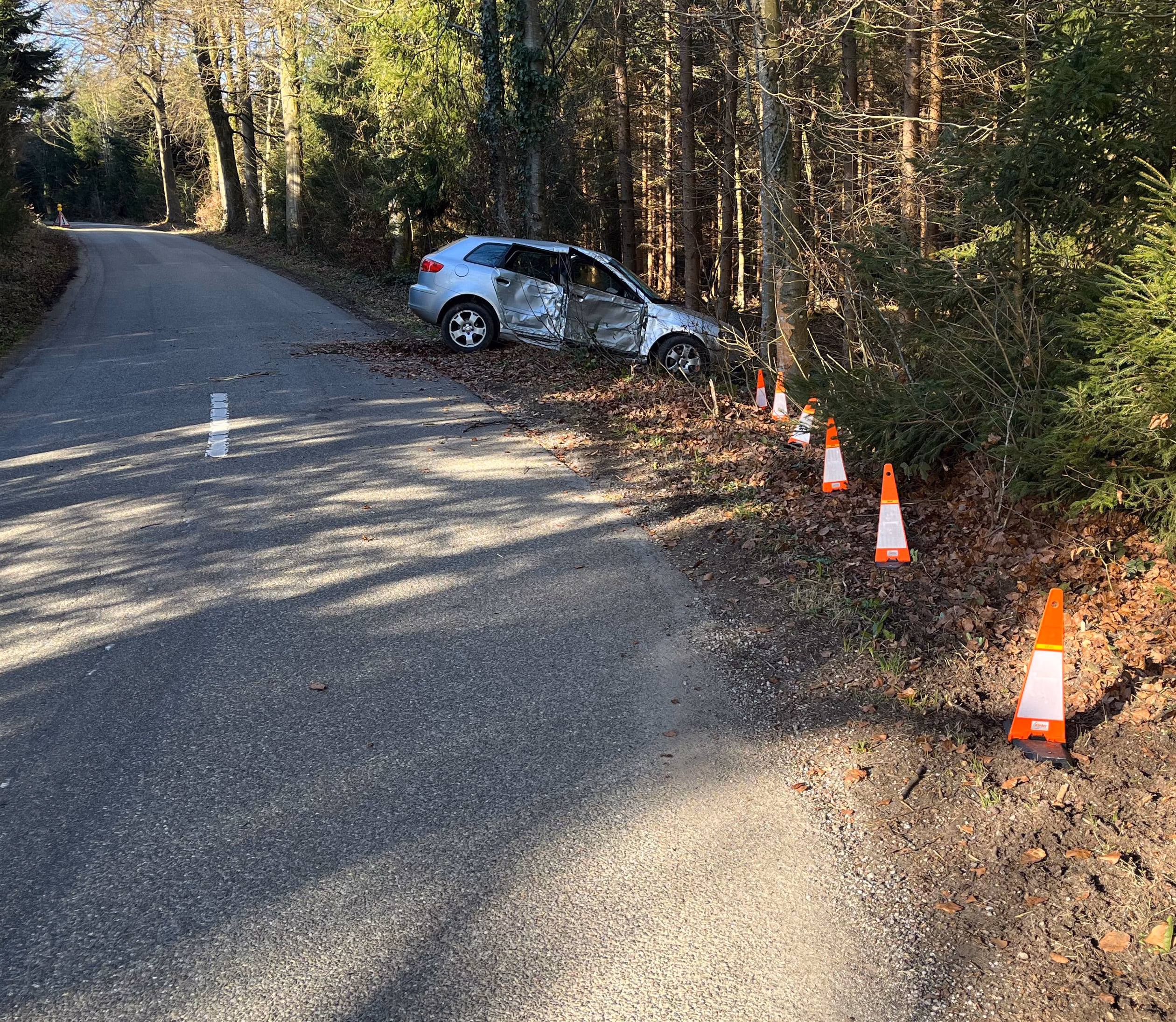 Fahrunfähiger Dieb verursacht Unfall und flieht zu Fuß in Zihlschlacht!