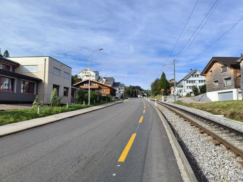Flüsterbelag in Meistersrüte: Verkehrsgeräusche um die Hälfte reduziert!
