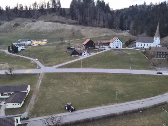 Forstunfall in Fischenthal: Traktor verletzt Arbeiter schwer!