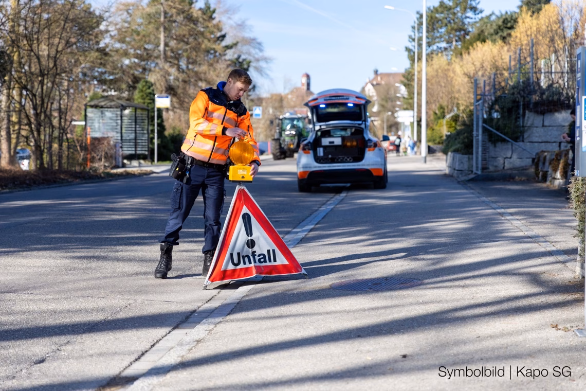 Fussgänger in Au verletzt: Unfall auf Hauptstrasse schockt Anwohner!