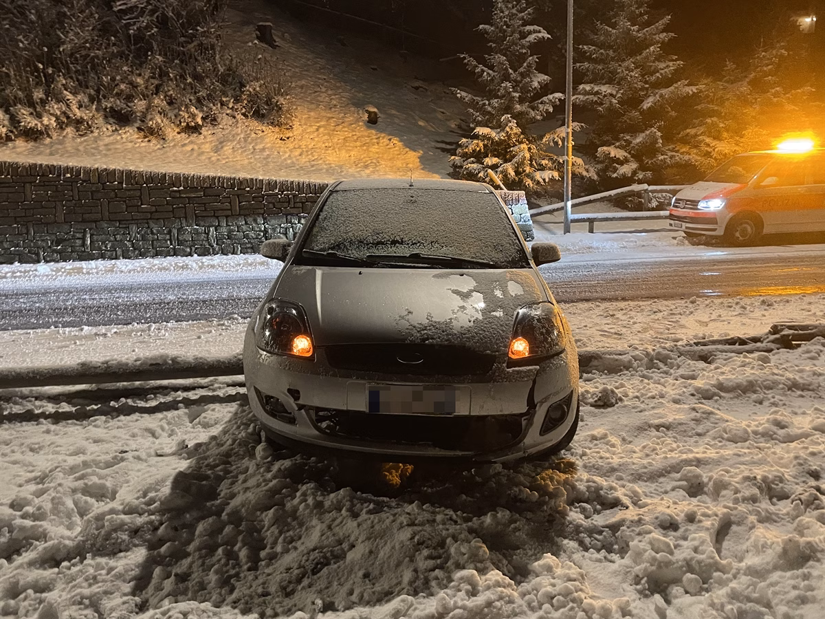 Junglenker in St. Moritz: Crash auf Glatteis und Führerschein weg!