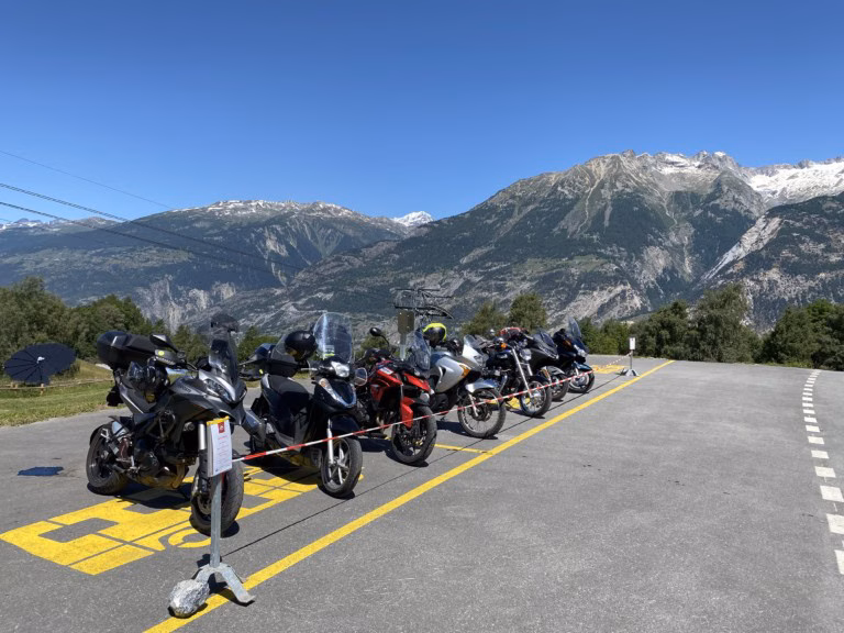 Motorad-Rallye im Wallis: Spannende Tour für Sicherheit und Spaß!