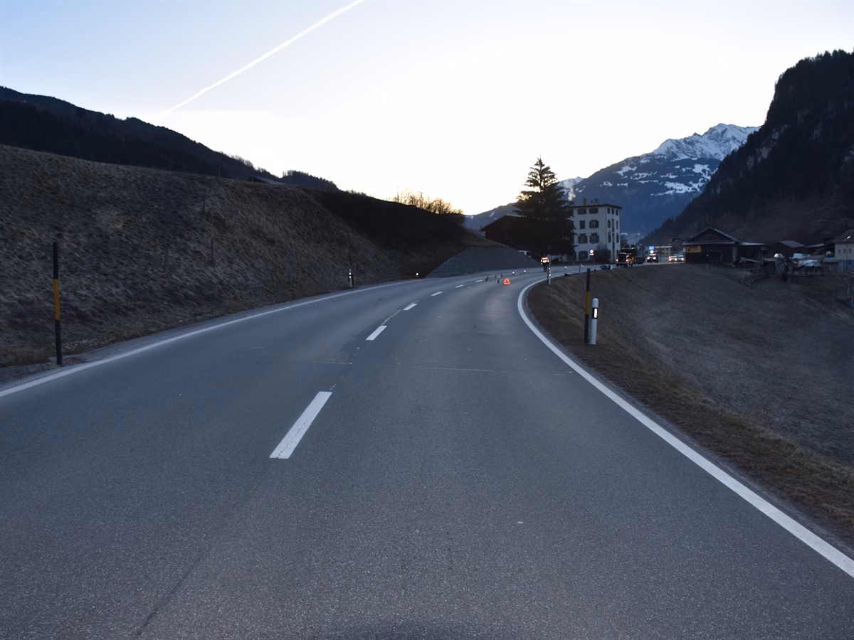 Motorradfahrer verunglückt schwer: Alarmierung der Rega in Graubünden!