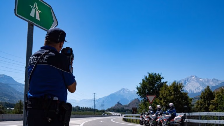 Raser-Alarm im Wallis: Polizei registriert sechs Geschwindigkeitsübertretungen!