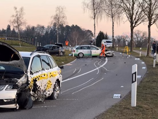 Schwerer Unfall auf Sulzbacherstrasse: Zwei Verletzte und Sperrung!