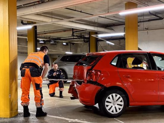 Schwerer Unfall in Tiefgarage: 93-Jähriger nach Kollision verletzt
