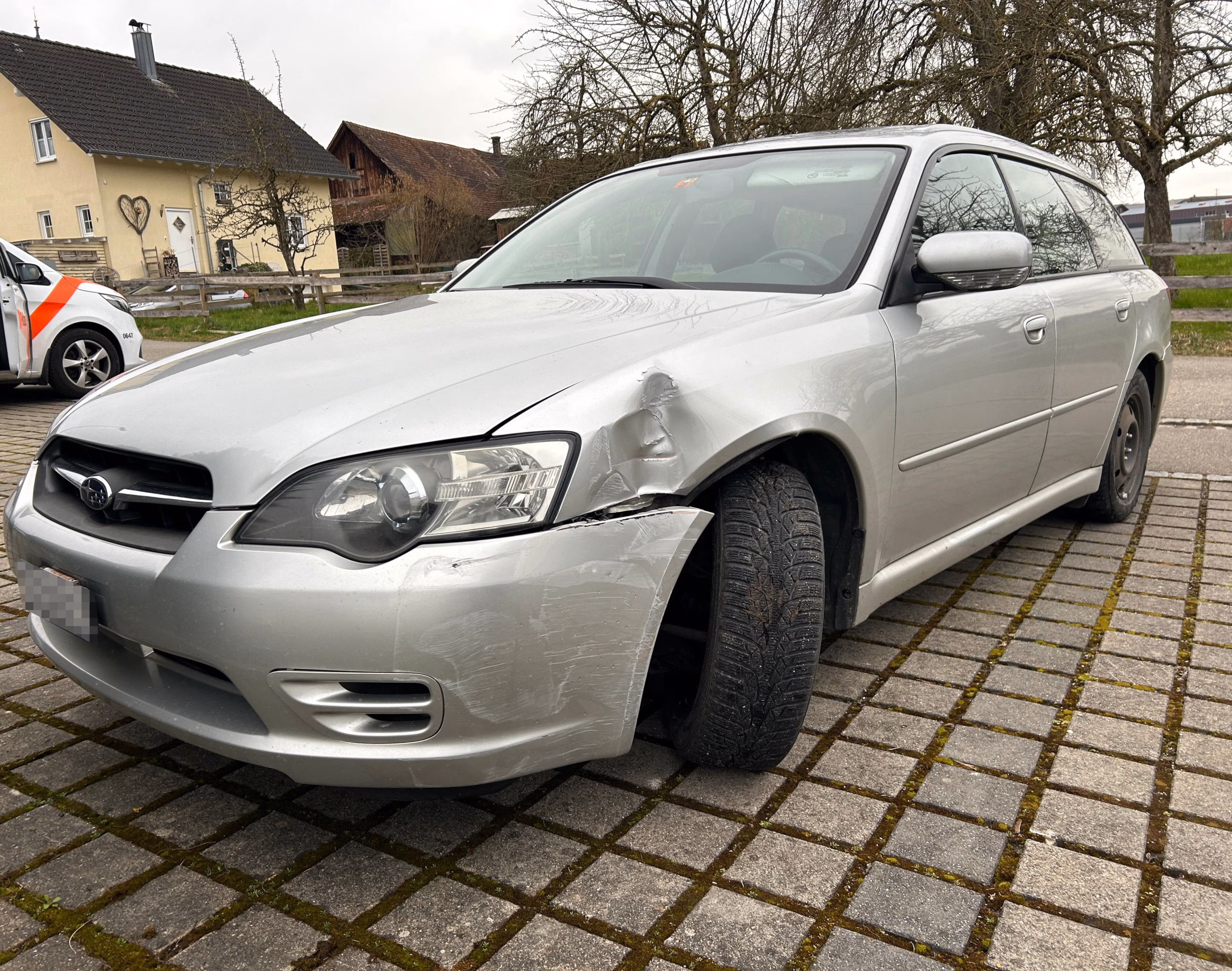 Selbstunfall in Sommeri: Autofahrer kollidiert mit Hydranten!