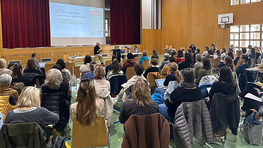 Sprachförderung 2025: Glarner Lehrer setzen klare Akzente!