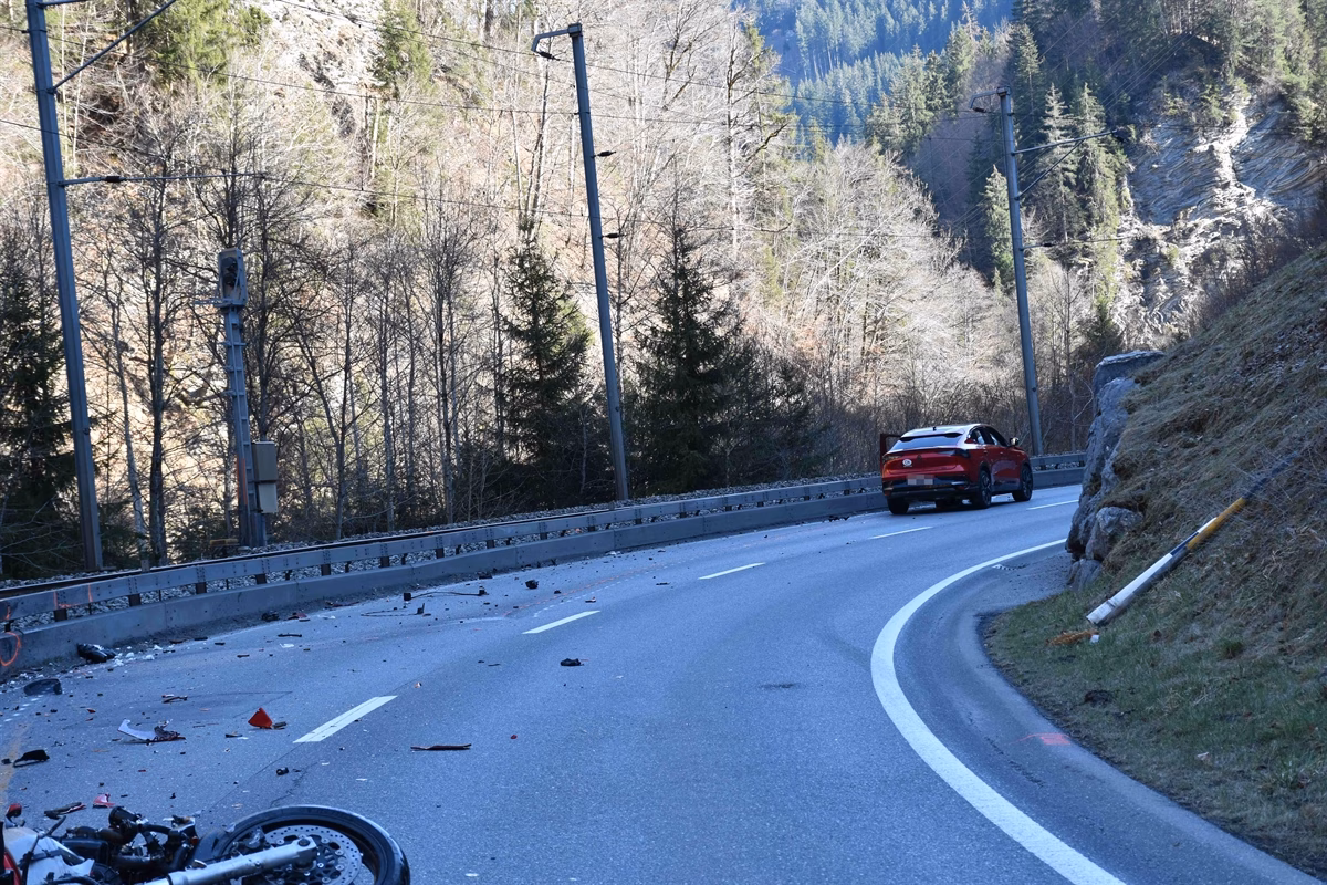 Tragischer Motorradunfall in Fideris: Fahranfänger stirbt bei Kollision