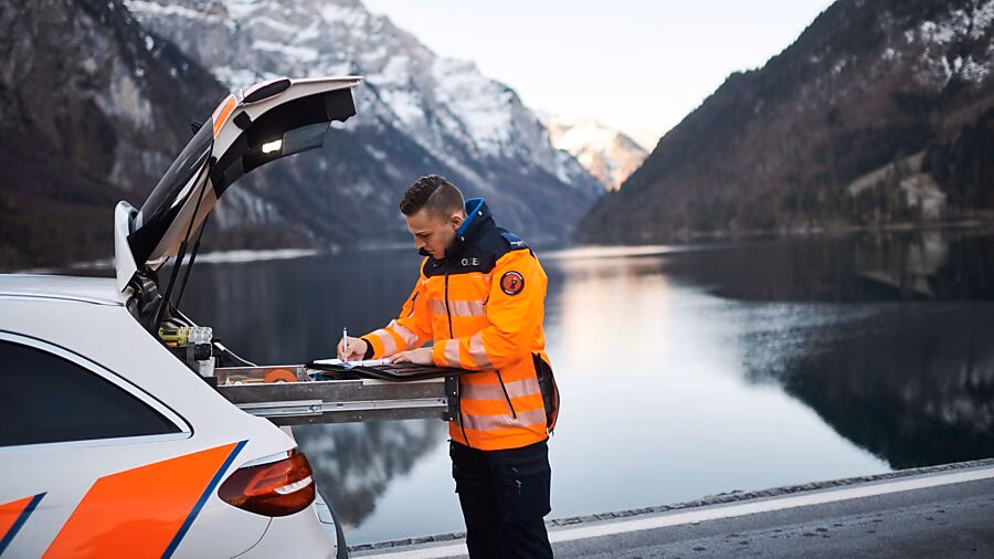 Verkehrsunfälle sinken, Kriminalität steigt: Glarus 2024 im Fokus!
