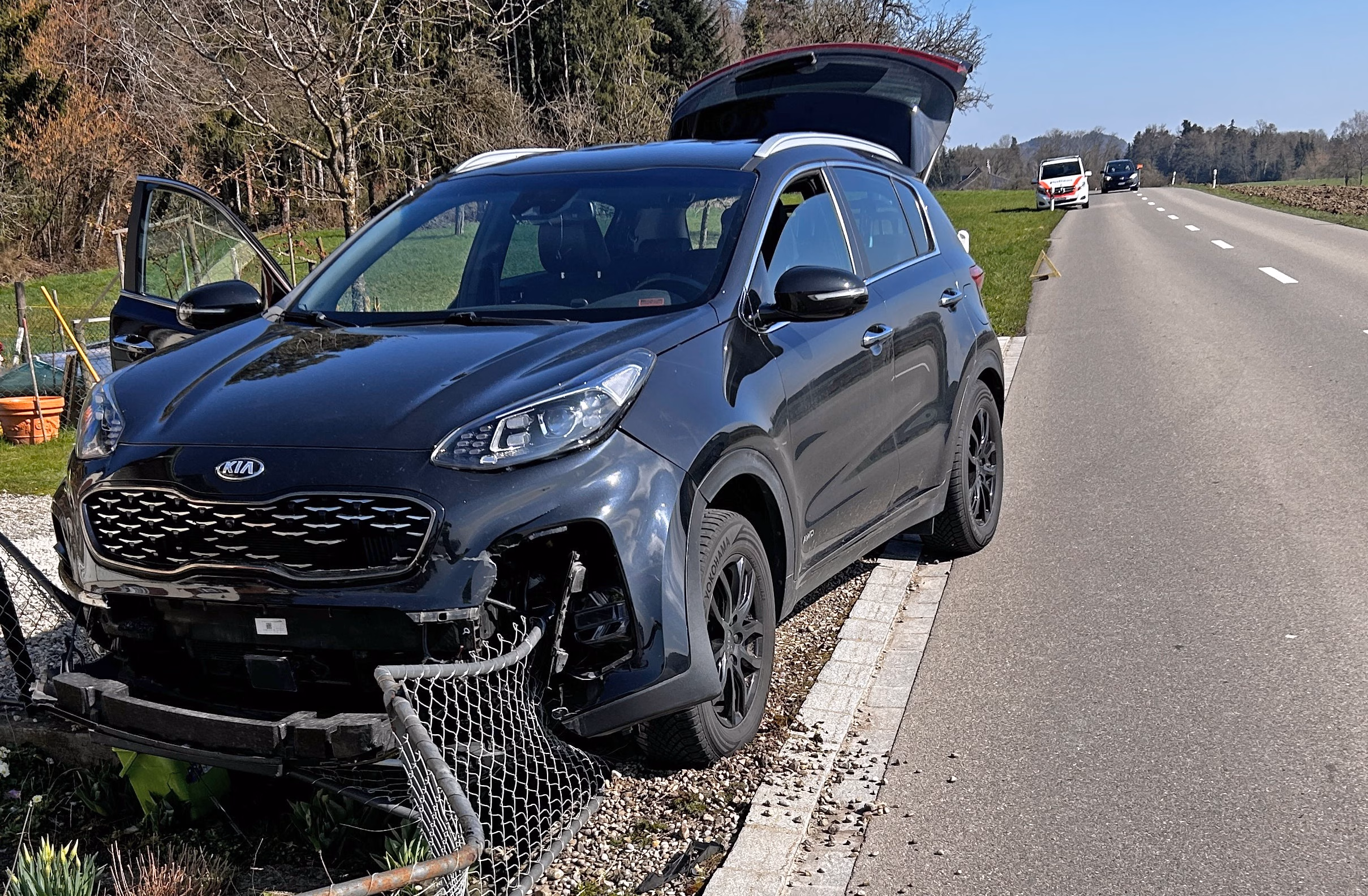 Zeugen gesucht nach spektakulärem Unfall in Schweizersholz!