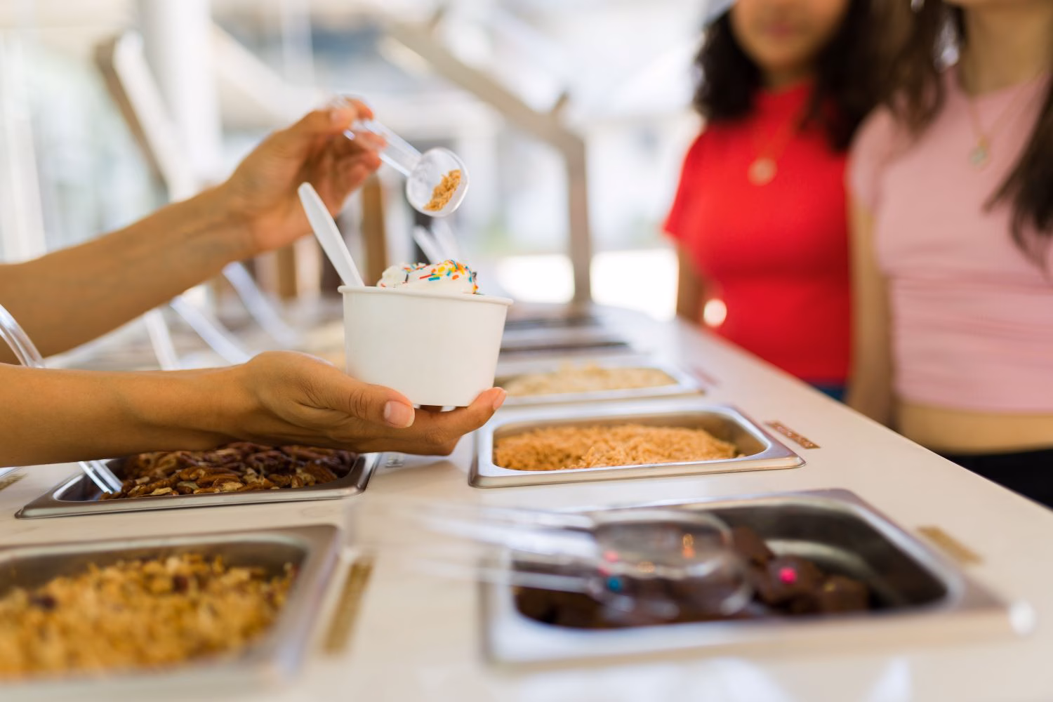 Frühlingsgefühle in der Gastronomie - Eiskrem & Frozen Yoghurt im To Go Geschäft