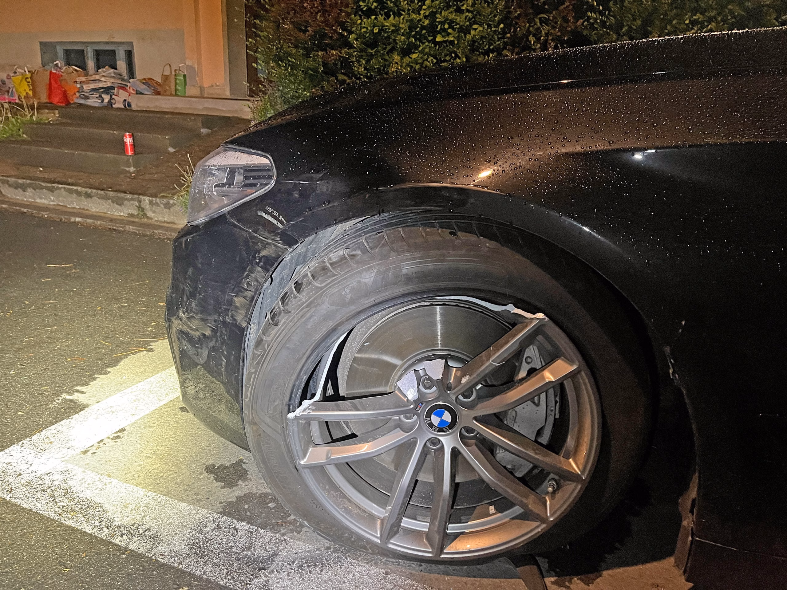 Alkohol am Steuer: 35-Jähriger verursacht Unfall und flüchtet!