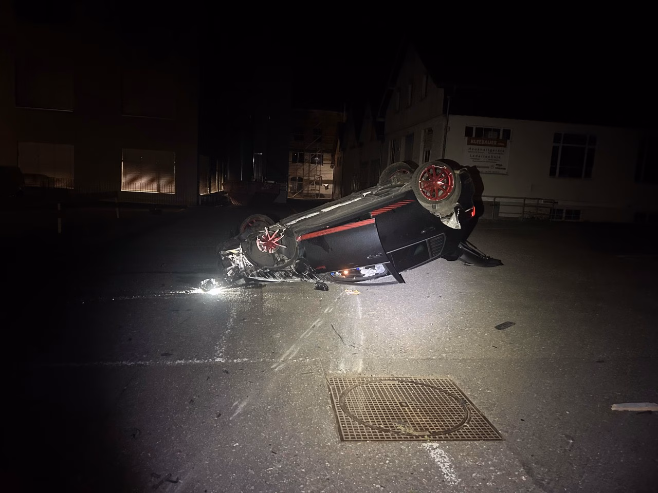 Auf Mellingens Straßen: 16-Jähriger überschlägt sich mit Golf!