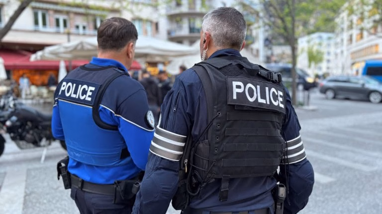 Ausschreitungen in Sitten: Polizist verletzt bei Fan-Kontrolle!