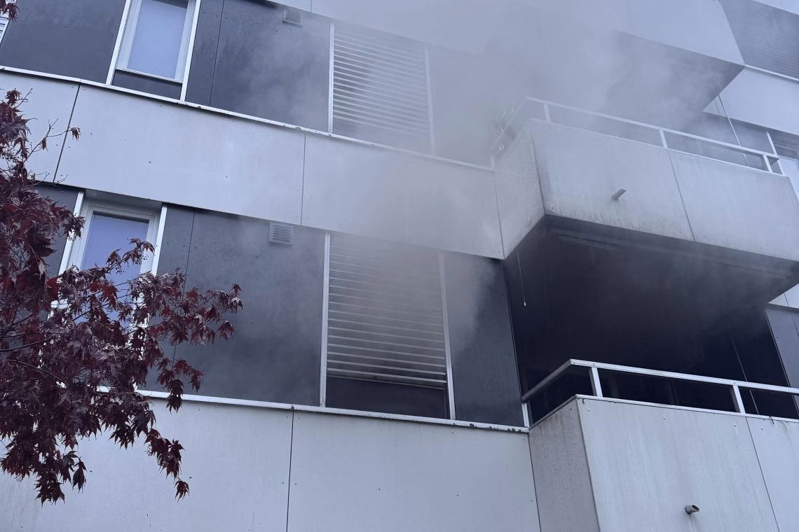 Drama in St.Gallen: Wohnung brennt, Bewohner fliehen in letzter Sekunde!