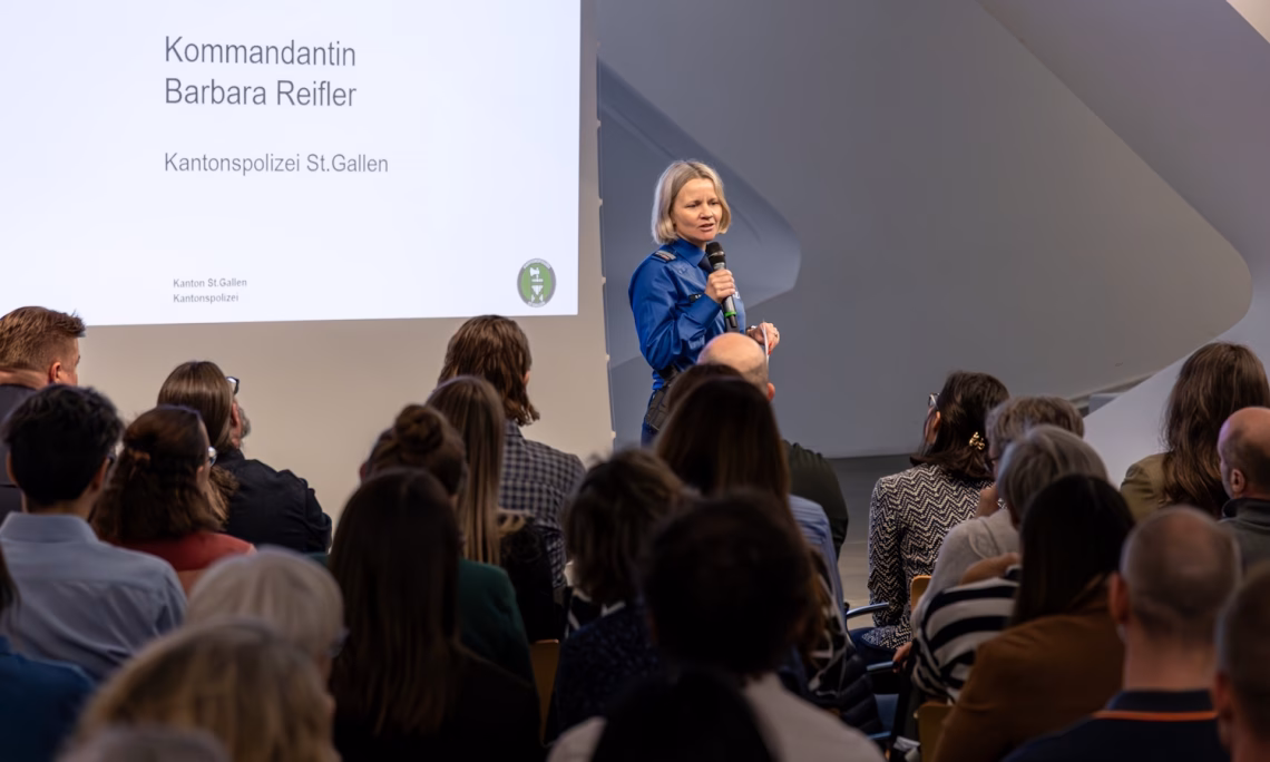 Fachtagung in St.Gallen: Gemeinsam gegen häusliche Gewalt und Stalking!
