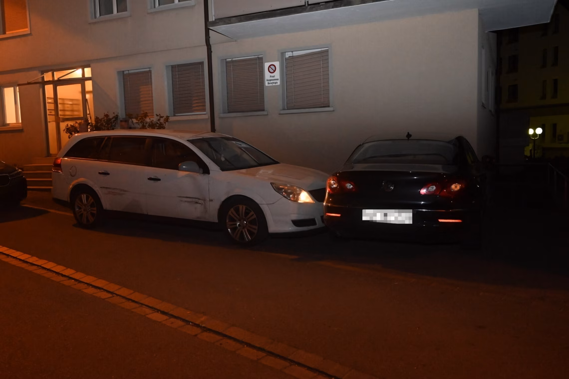 Fahrunfähiger Autofahrer kracht in korrekt parkendes Auto in St.Gallen!