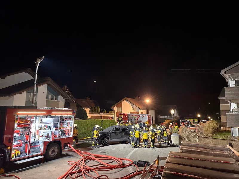Fahrzeugbrand in Appenzell: Feuerwehreinsatz verhindert Schlimmeres!