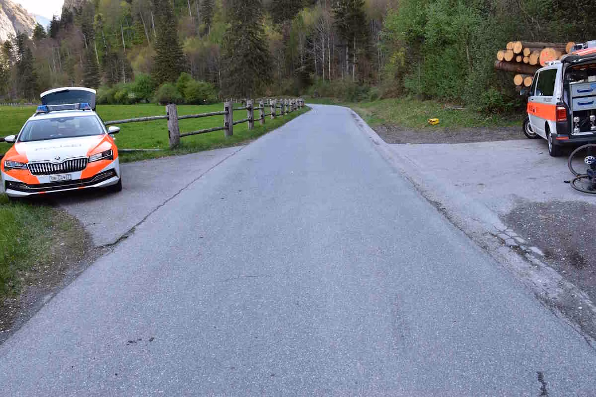 Motorrad und Fahrrad kollidieren auf Gandastrasse: Beide verletzt!
