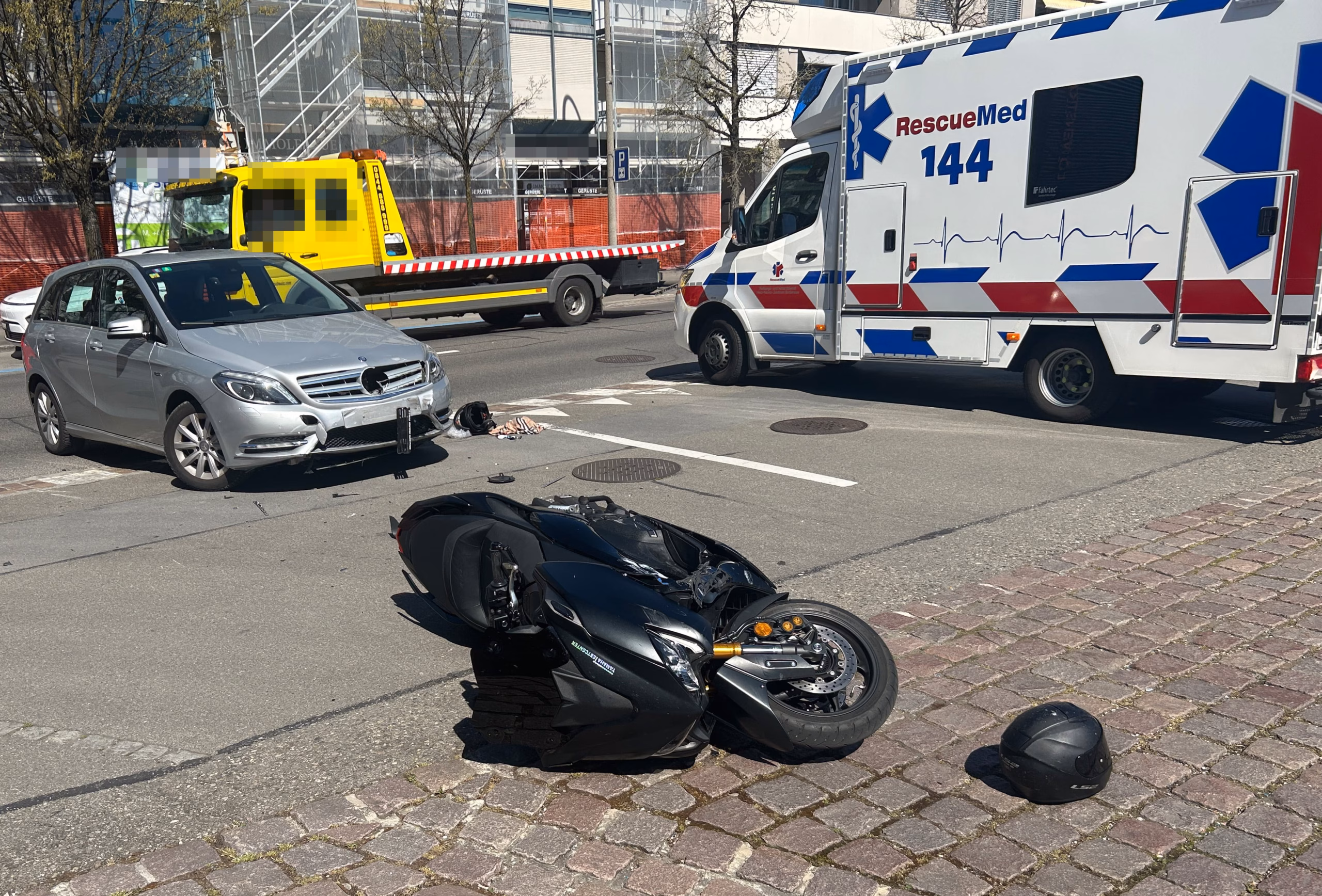 Motorradfahrer in Kreuzlingen verletzt: Autofahrer übersieht ihn!