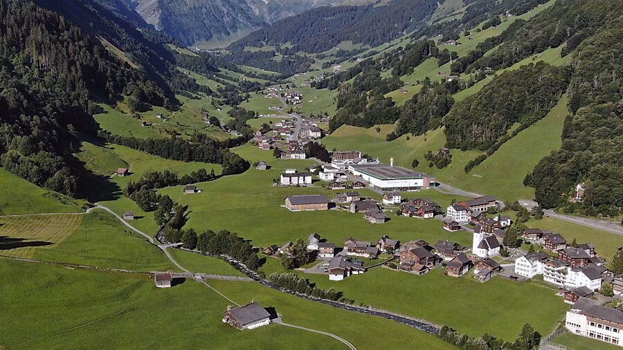 Regierungsrat fördert Glarus Süd Care: 25&#039;000 Franken für Elm-Projekt!