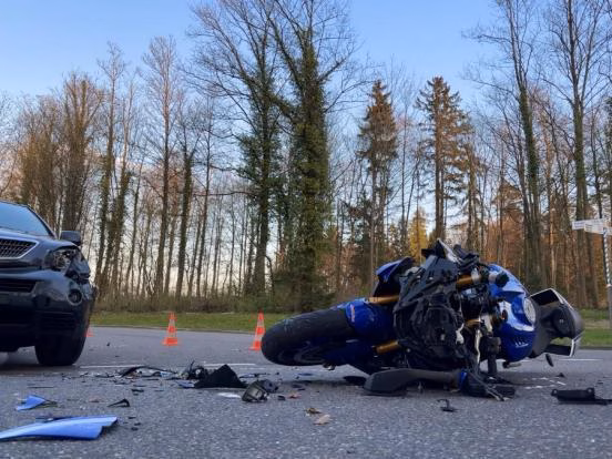 Schwerer Unfall in Regensdorf: Motorradfahrer schwer verletzt!