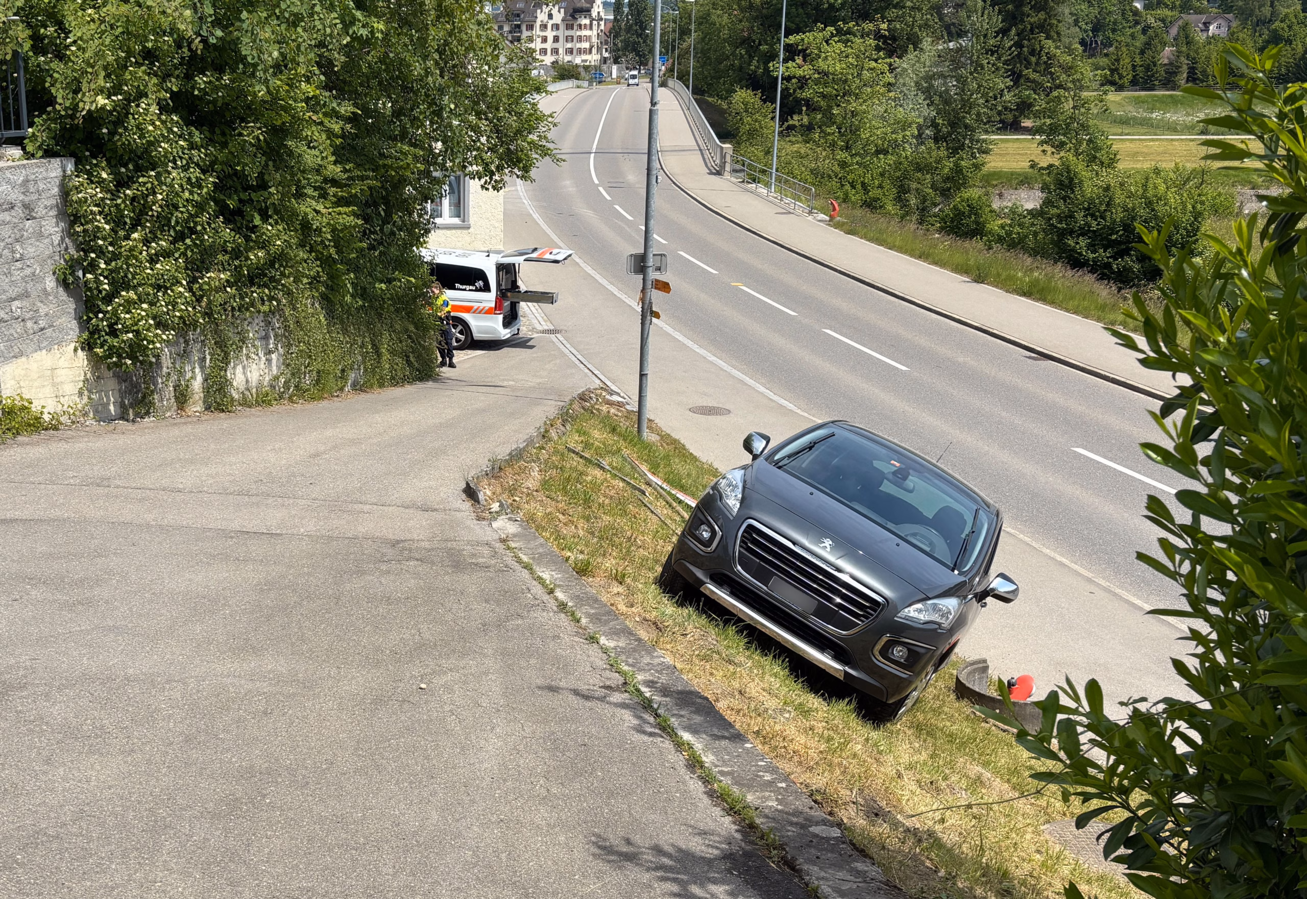77-Jähriger ohne Führerschein verunglückt in Istighofen – Glück im Unglück!