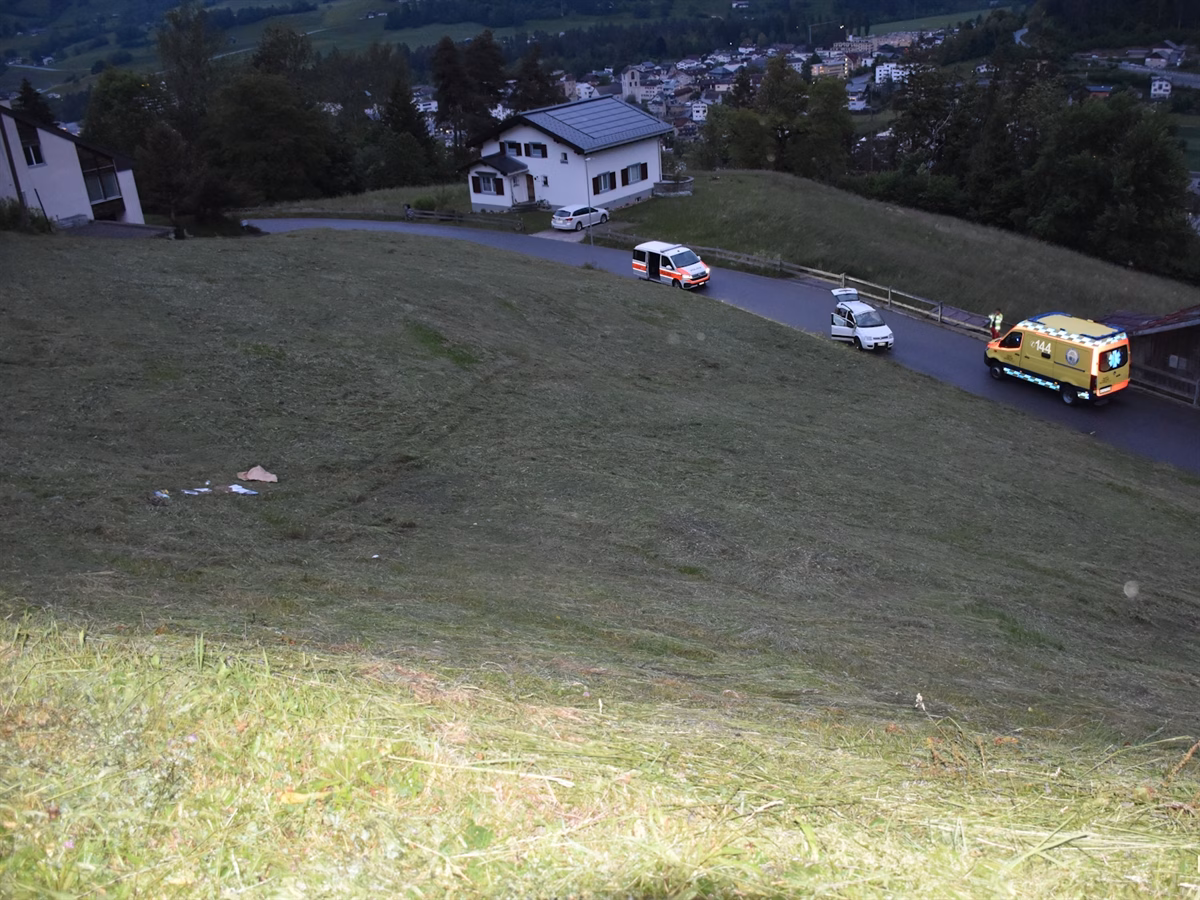 Auto überschlägt sich in Ilanz: Fahrer leicht verletzt bei spektakulärem Unfall!