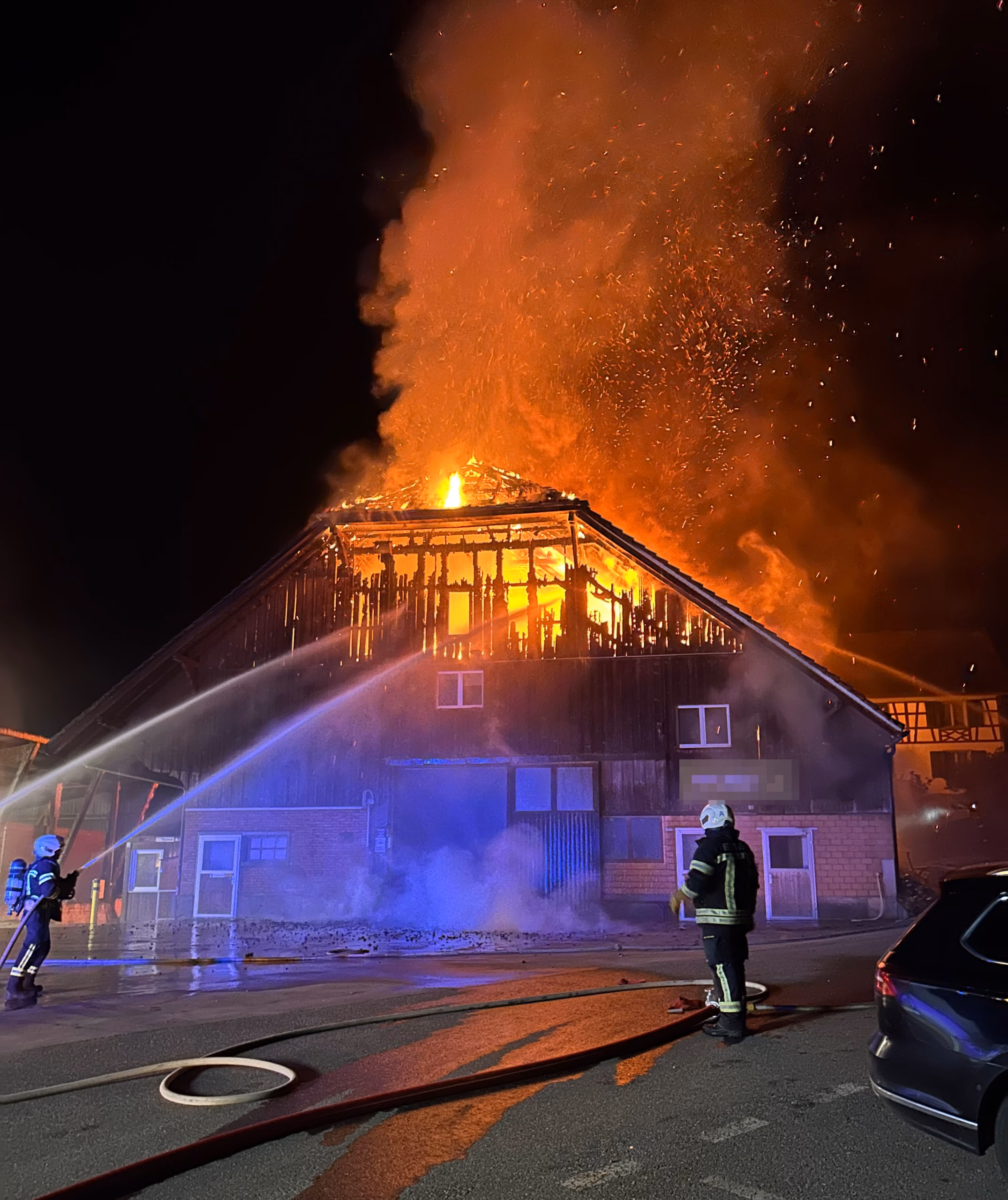 Brand in Mettlen: Scheune in Flammen – hohes Sachschaden und keine Verletzten!
