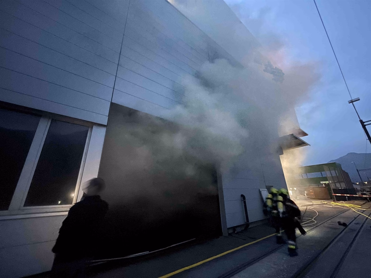 Brand in Trimmis: Feuerwehr rettet Kehrichtverbrennungsanlage!
