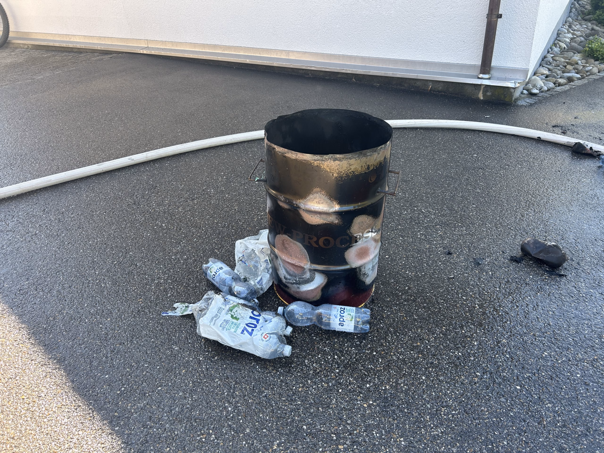 Brenzlige Lage in Oberwangen: Akku-Feuer ruft Feuerwehr auf den Plan!