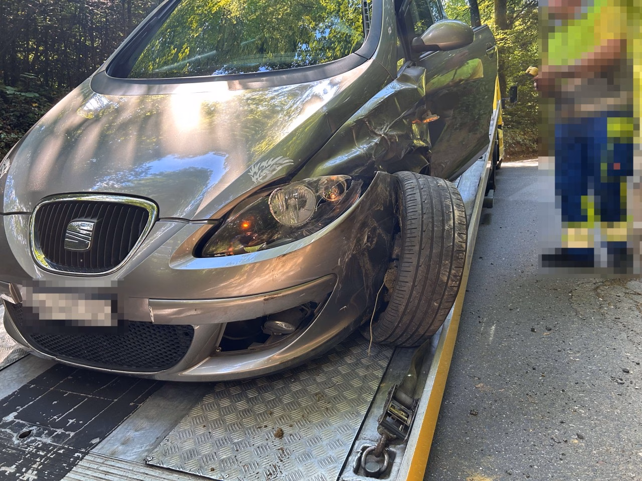 Fahrer ignoriert Polizei-Kontrolle: Spektakulärer Unfall auf Schürberg!