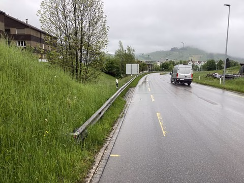 Leitschranken in Appenzell: Sicherheitsrisiken und Sanierungsbedarf!