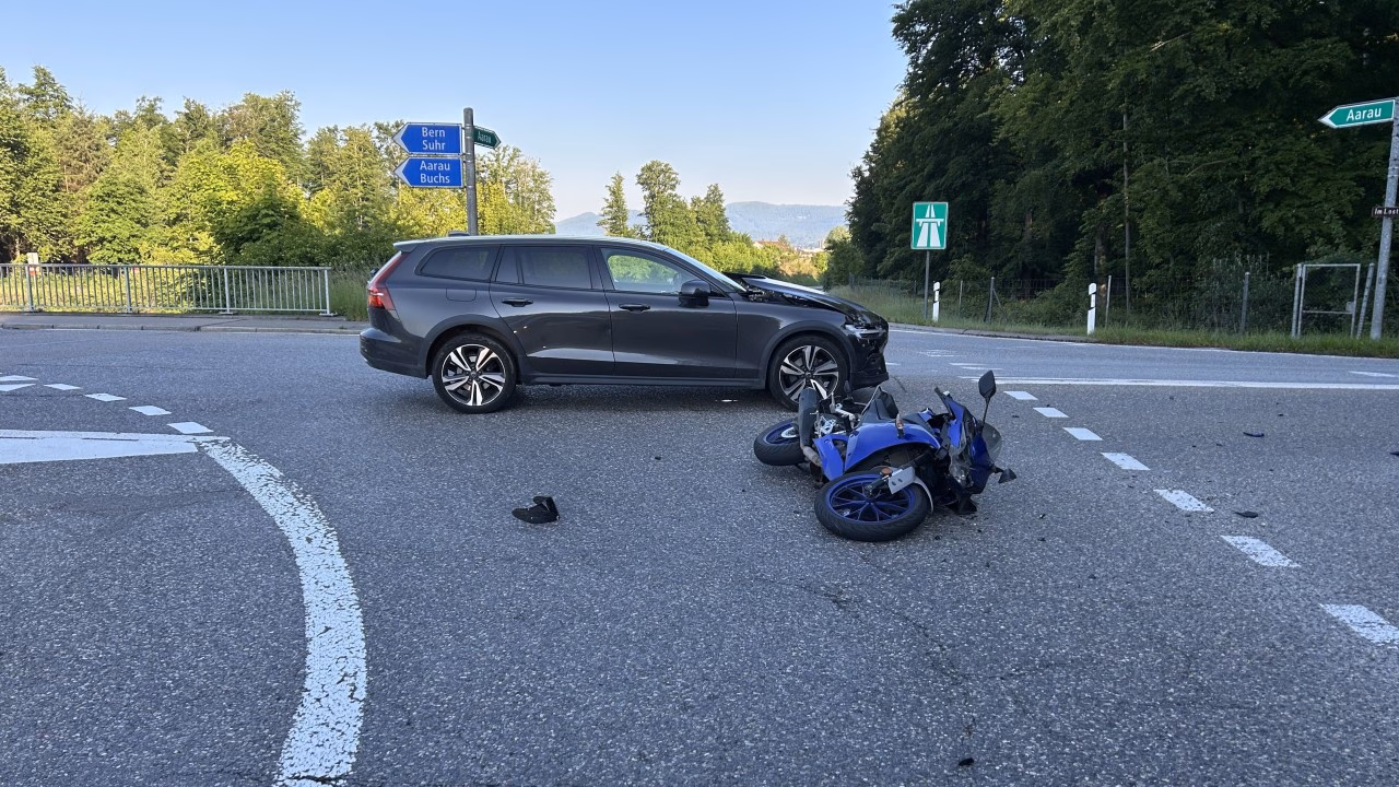 Motorradfahrer verletzt nach Kollision mit Auto in Buchs!