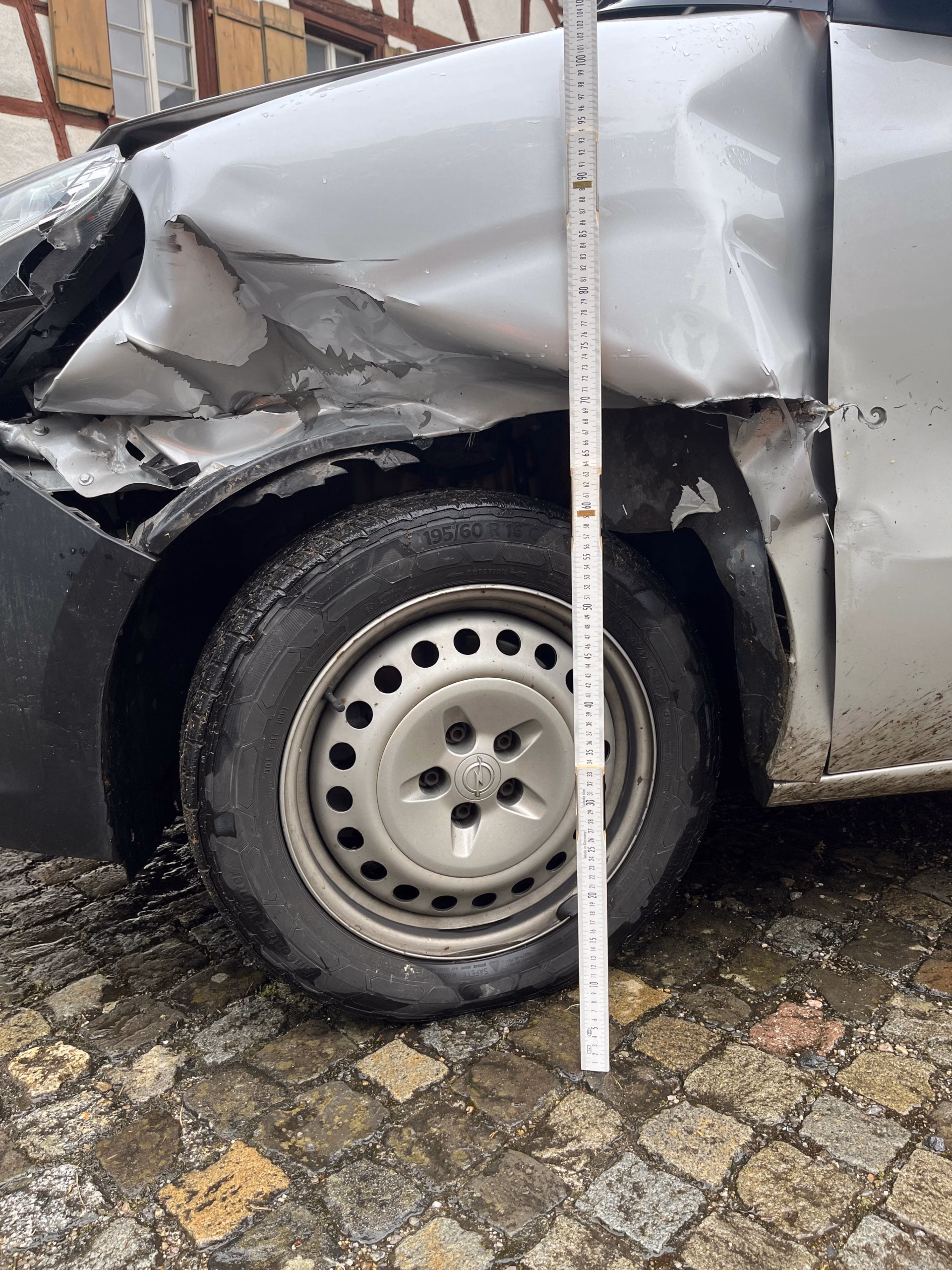 Motorradfahrerin bei Kollision in Oberneunforn verletzt!