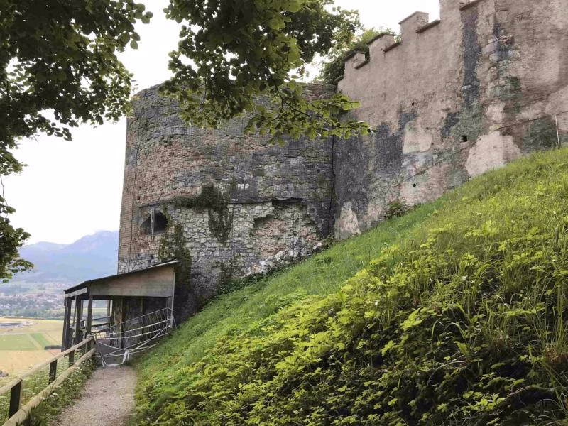 Sanierung der Burgmauer von Schloss Greyerz: Zukunft gesichert!