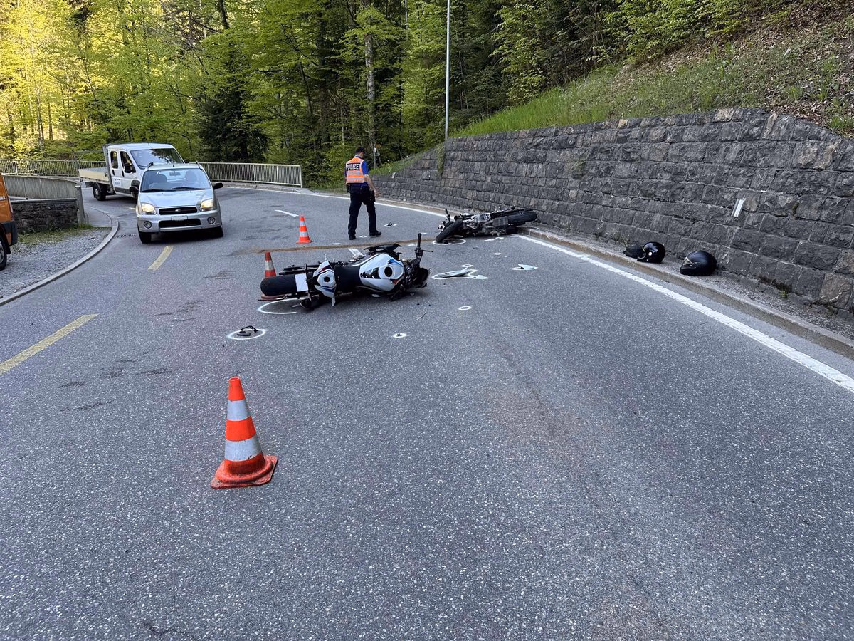 Schock-Kollision in Trogen: Zwei Motorradfahrer verletzt!