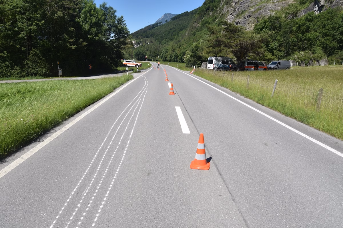 Schock bei Fläsch: E-Bike-Fahrerin nach Unfall schwer verletzt!