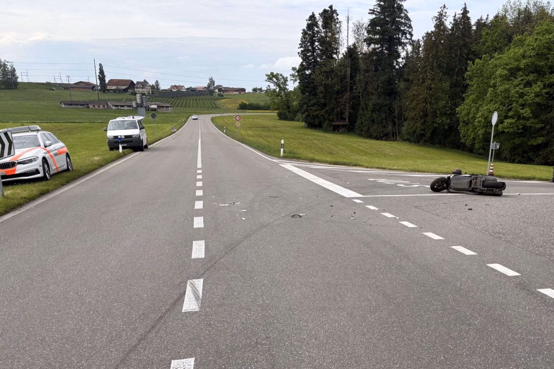 Schrecklicher Unfall in Wittenbach: Rollerfahrer schwer verletzt!