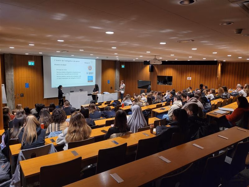 Schüler im Austausch: Debatte zur Wehrpflicht erregt Gemüter!