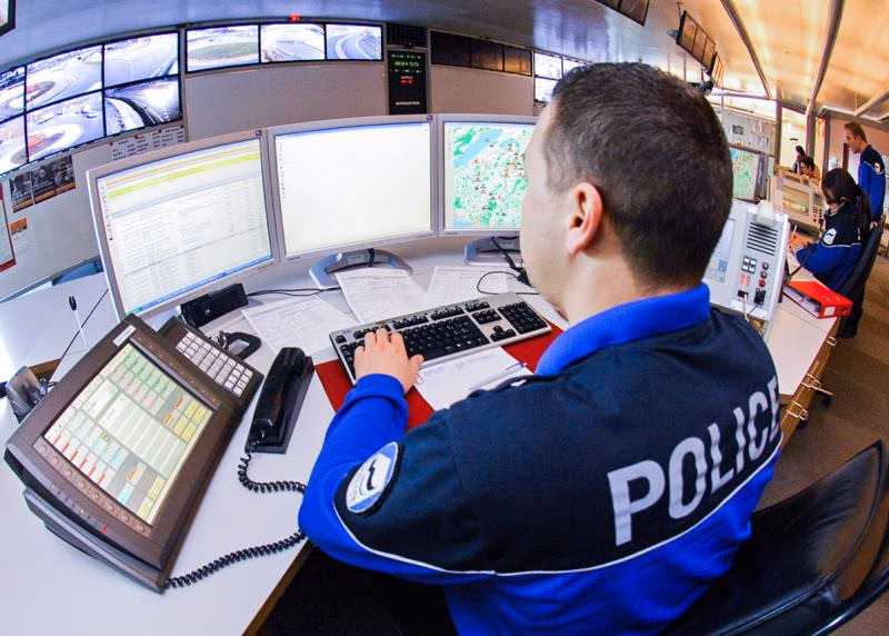 Frau auf Trottinett verletzt: Polizei sucht Zeugen in Freiburg!
