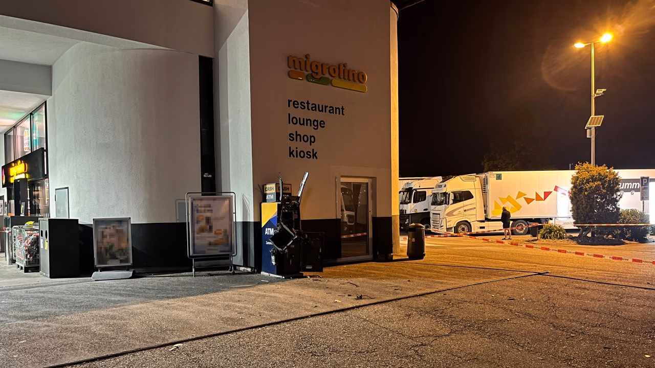 Sprengung am Rastplatz Kölliken-Nord: Bankomat aufgebläht, Täter flüchtig!